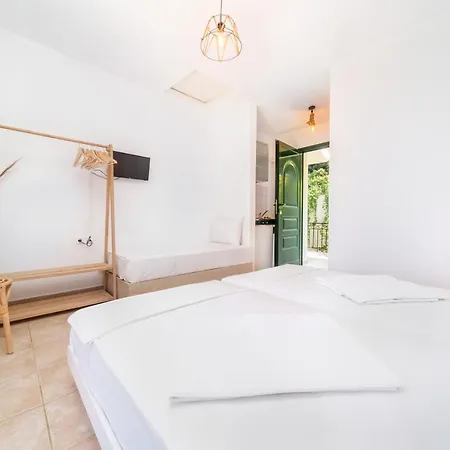 Giannatos Studios- Isabella Апартаменты