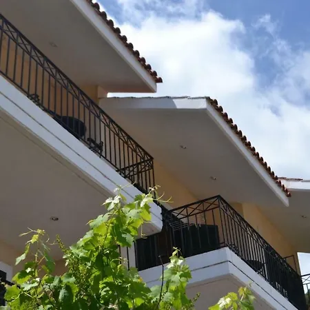 Giannatos Studios- Isabella ポロス