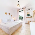 Giannatos Studios- Isabella Apartamento